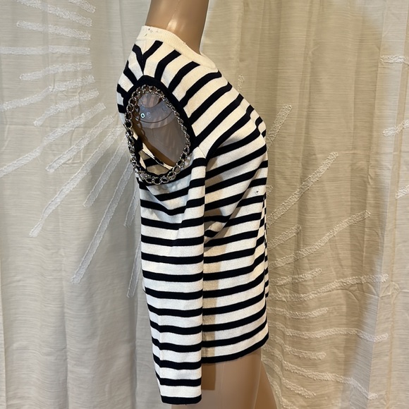 Alexander McQueen Striped Chain Cold-Shoulder Sweater - Picture 8 of 14